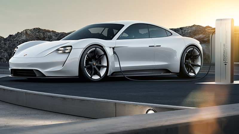 Porsche evaluates electric Macan for 2022, lineup that's half EV by 2025